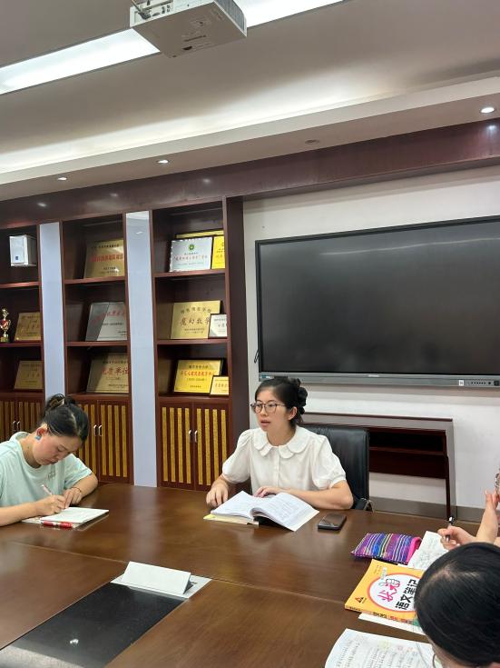 20230905语文组校本教研报道_html_m6e5cd20c.jpg