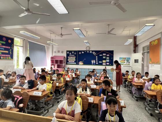 南湾营小学一年级新生入学培训_html_134ba4a7.jpg