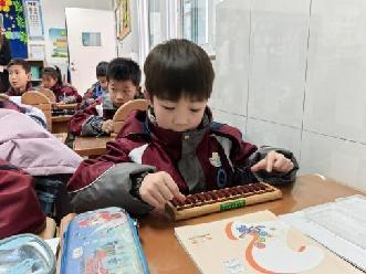 20250320一年级班级珠心算比赛报道（李嘉靓写）_html_m36888ced.jpg