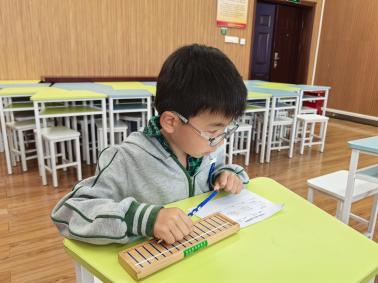 20250326一年级个人珠心算比赛报道（孙素芸写）_html_c7d674c.jpg