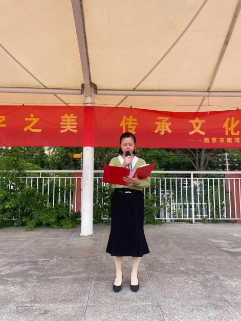 一路书香 一生阳光  升旗仪式报道（李晓琴）_html_m5f96d815.jpg