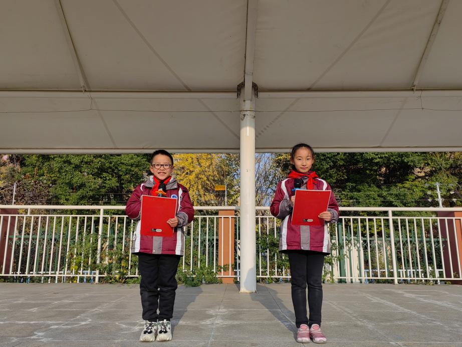 20221212升旗仪式报道（金永芹写）_html_m7a795560.jpg