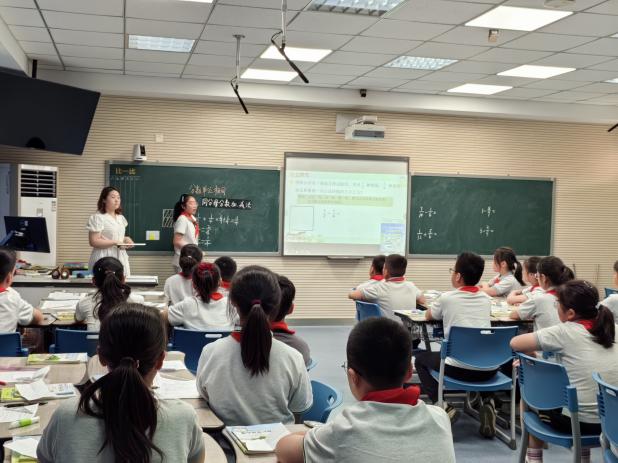 20240522黄娴童学课堂报道_html_55a29f77.jpg