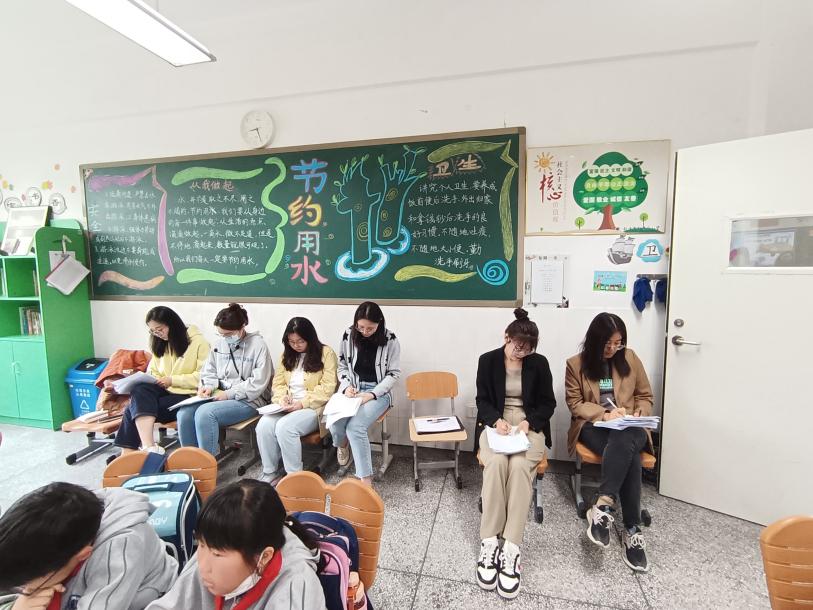 20230428 英语组校本研修-报道_html_m32a3e806.jpg
