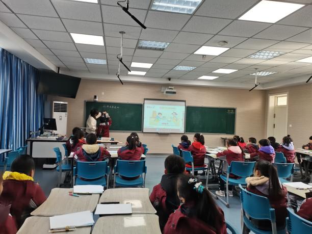 20231220李嘉靓童学课堂报道_html_m4860bbd4.jpg