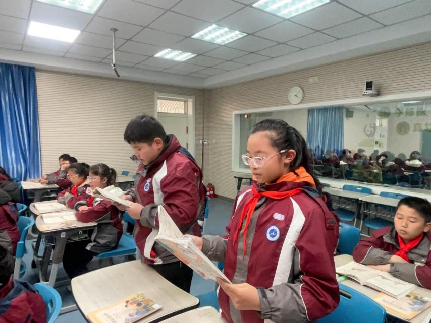 20251202南湾营小学语文组童学课堂报道_html_m305fa9e6.jpg