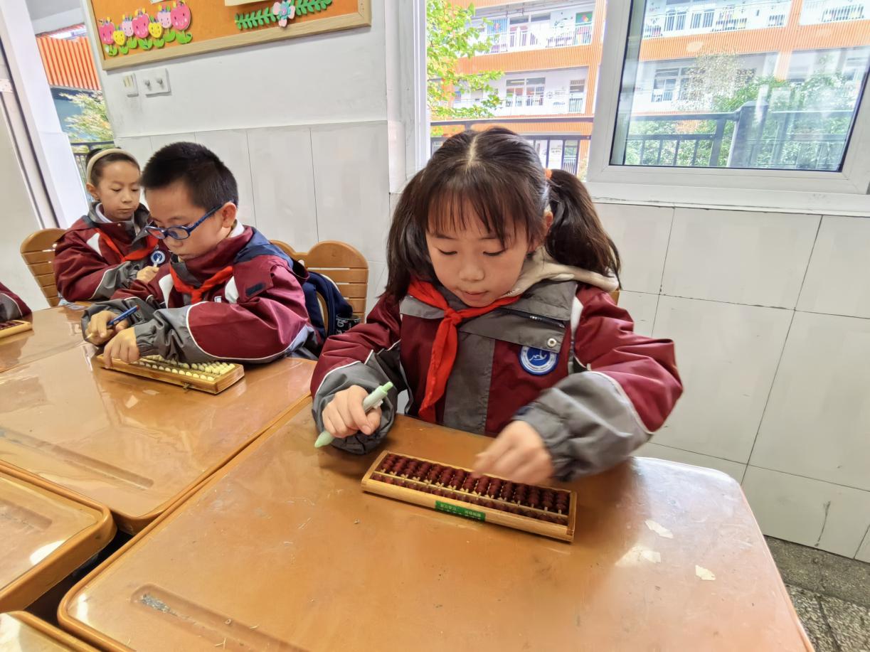 20241121启智珠算节三年级班级赛报道_html_22286b11.jpg