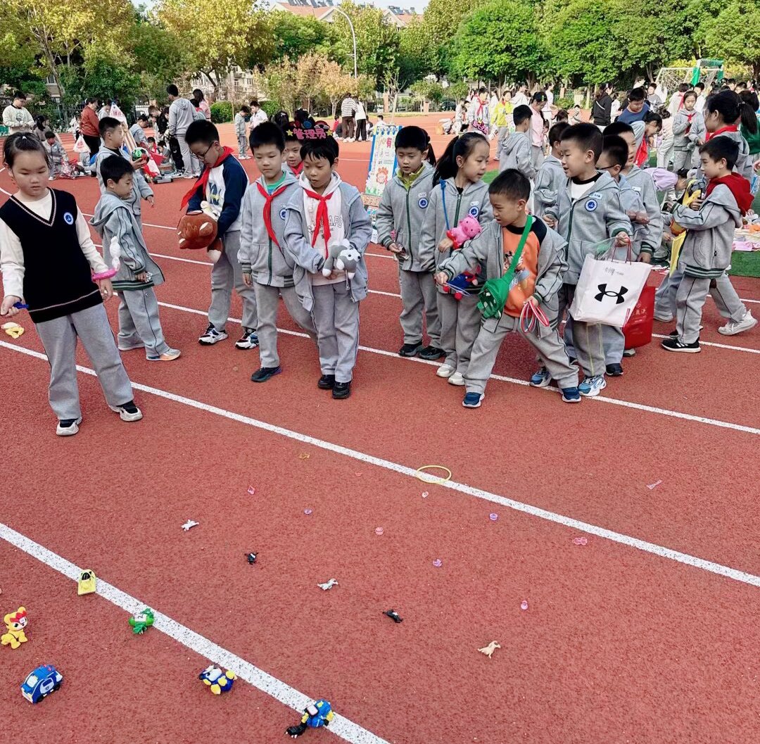 20241108爱心义卖通讯稿_html_m6d8c9142.jpg