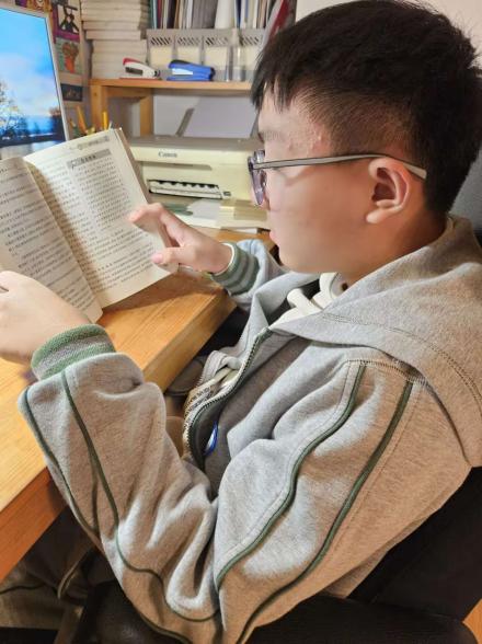 共读一本书，书香满校园_html_4f20a0a3.jpg