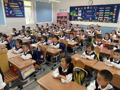 20231019诵经典美文 感文字魅力——南湾营小学第十二届“i悦读”读书节系列活动报道_html_817ae1b.jpg