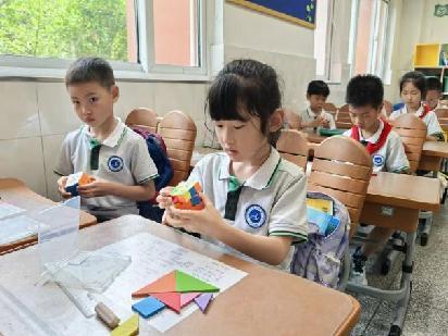 20250522魔幻数学节一年级班级赛活动报道（李嘉靓写）_html_4d26c2be.jpg