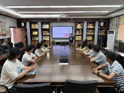 20250521青年教师研修班报道_html_4762bfb3.jpg