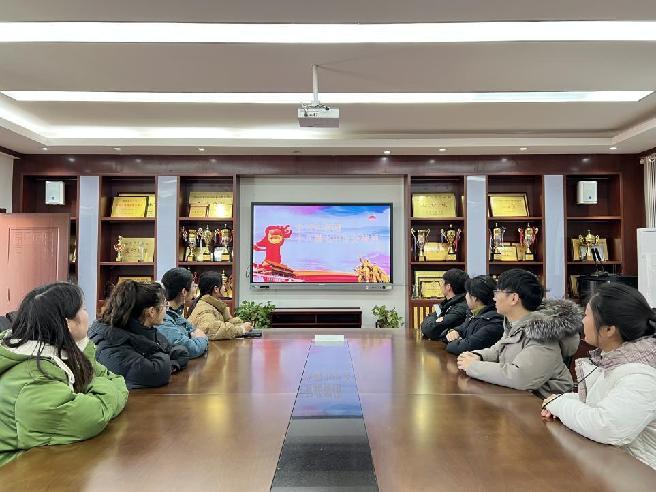20230214学习共青团十八届七中全会精神新闻稿_html_m1b36b4e8.jpg