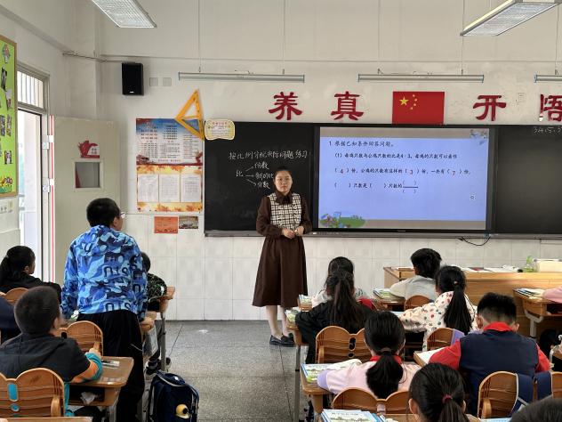 20231031六年级数学组循环听课活动报道_html_5a40c3d6.jpg