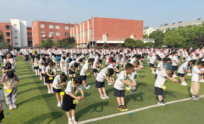 20240902开学典礼报道（董智写）_html_446dc1bf.jpg