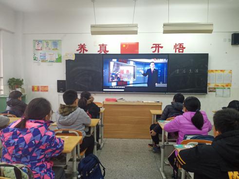 青春正步走    法治伴我行_html_16a23408.jpg