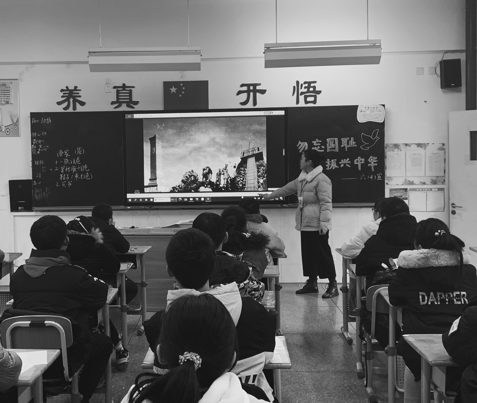 国家公祭日通讯报道_html_75c62250.jpg
