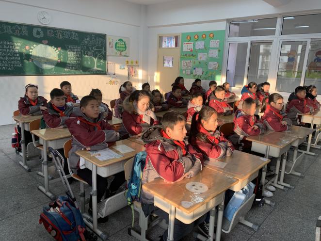 升旗仪式新闻稿_html_514b6b6f.jpg
