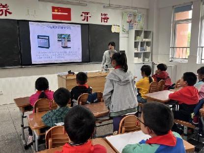 20230414班会报道（李嘉靓写）_html_m92f5462.jpg