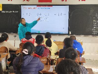 20231128六年级循环听课报道_html_m44ddcf3f.jpg