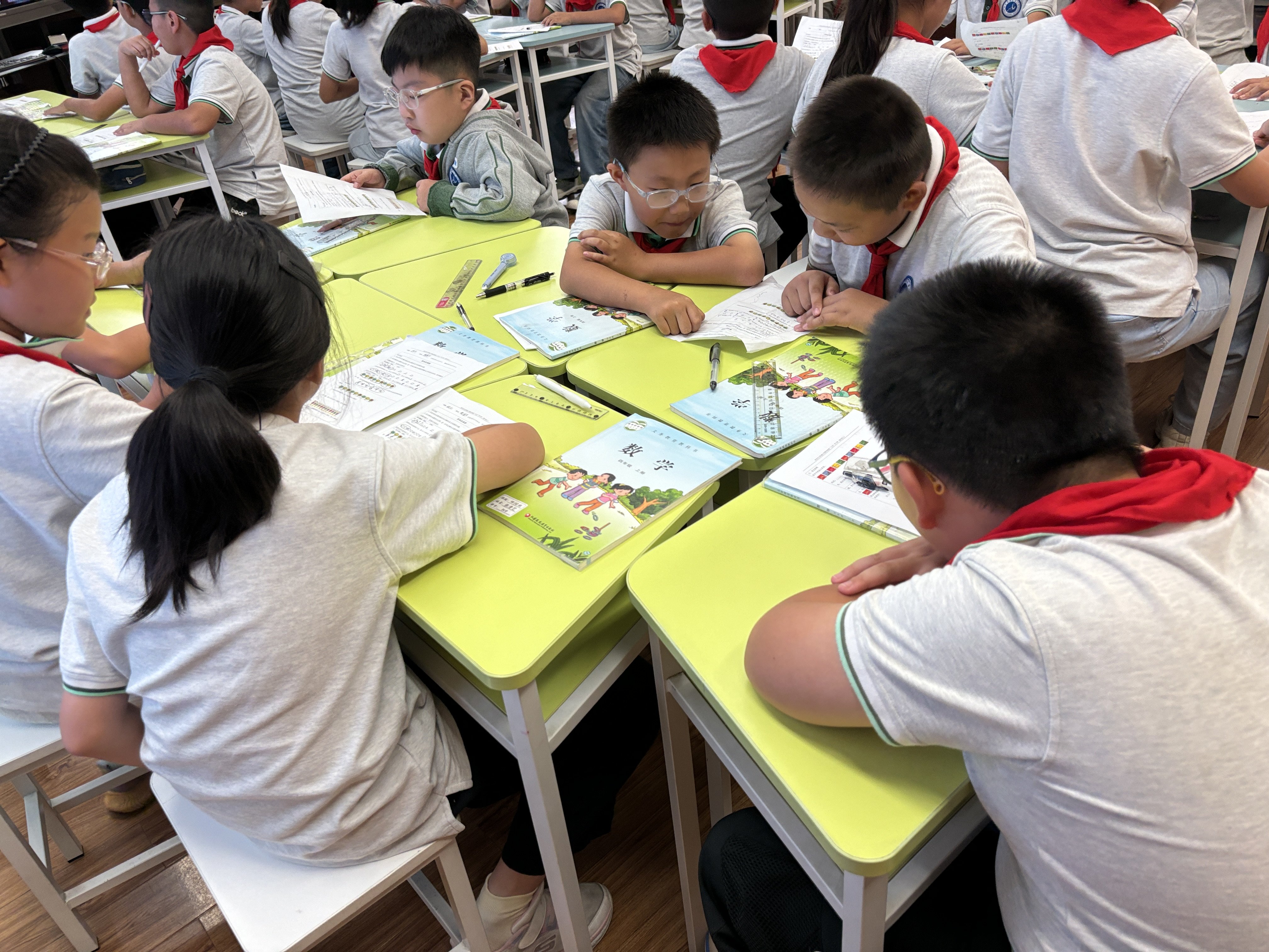 20250924吴海梅研究课报道_html_m1d72d4e.jpg