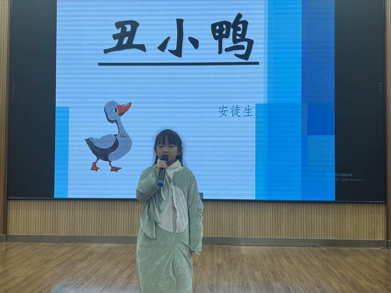 二年级读书节讲故事活动报道曹文殊_html_6c25fe8b.jpg