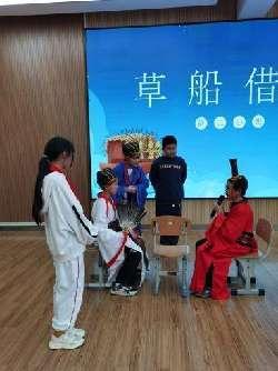 品读经典 演绎精彩——记南湾营小学五（2）班课本剧表演比赛_html_100d46f1.jpg