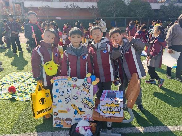 童真少年，为爱而行_html_4481e693.jpg