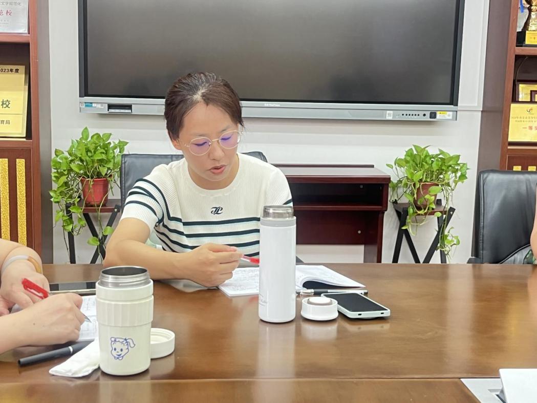 栖霞晨晖映教坛，专家引领共成长_html_3b59f37f.jpg