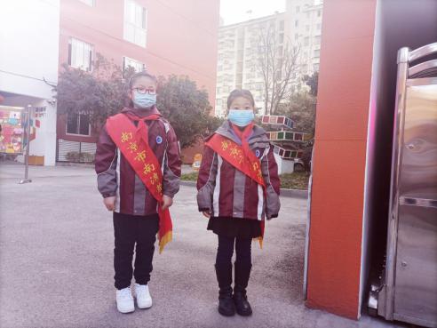 暖暖开学季 牛年冲冲冲——记南京市南湾营小学开学第一天_html_me6b39e8.jpg