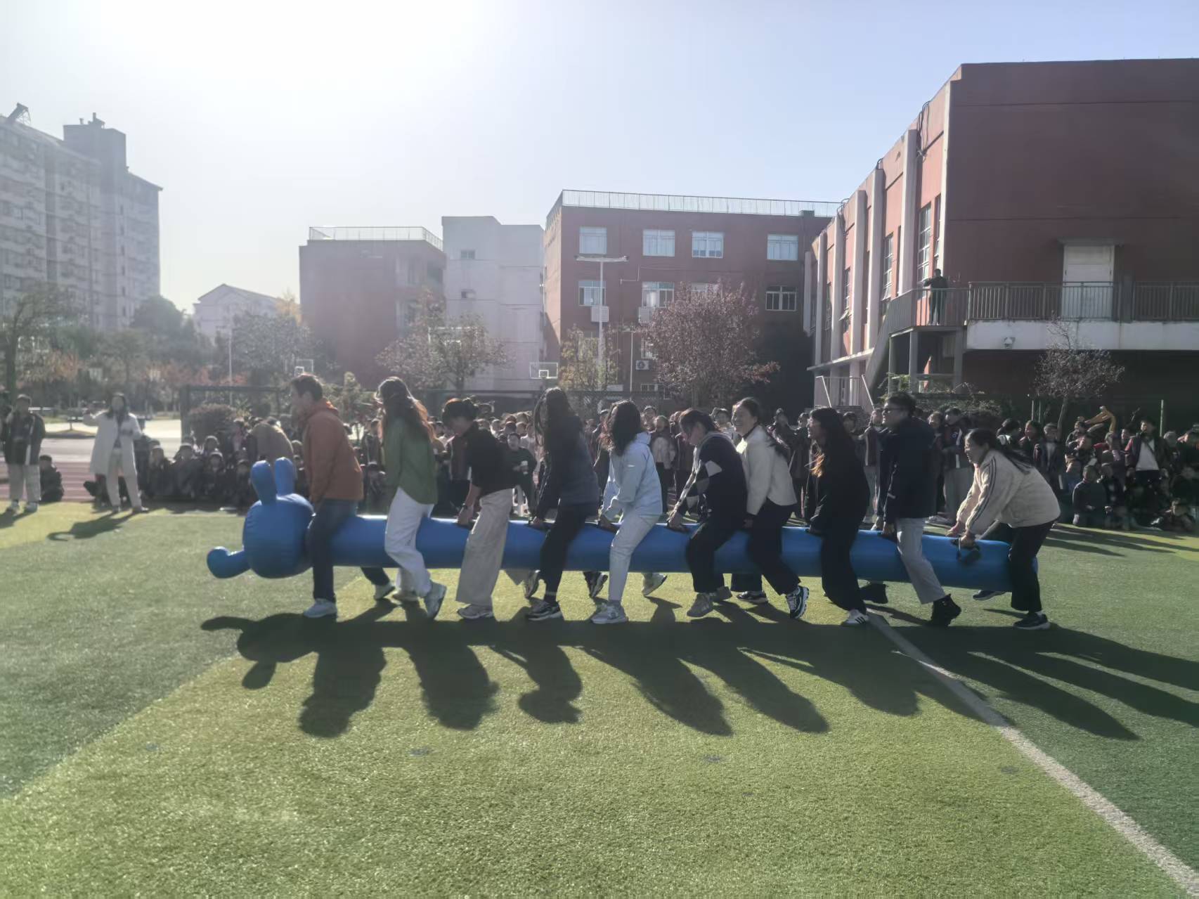 教师 趣味运动会新文稿_html_m65872d1b.jpg