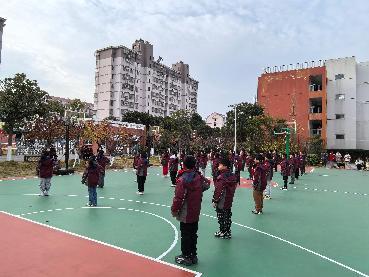 20241212篮球行进间运球新闻稿_html_m7cdec402.jpg