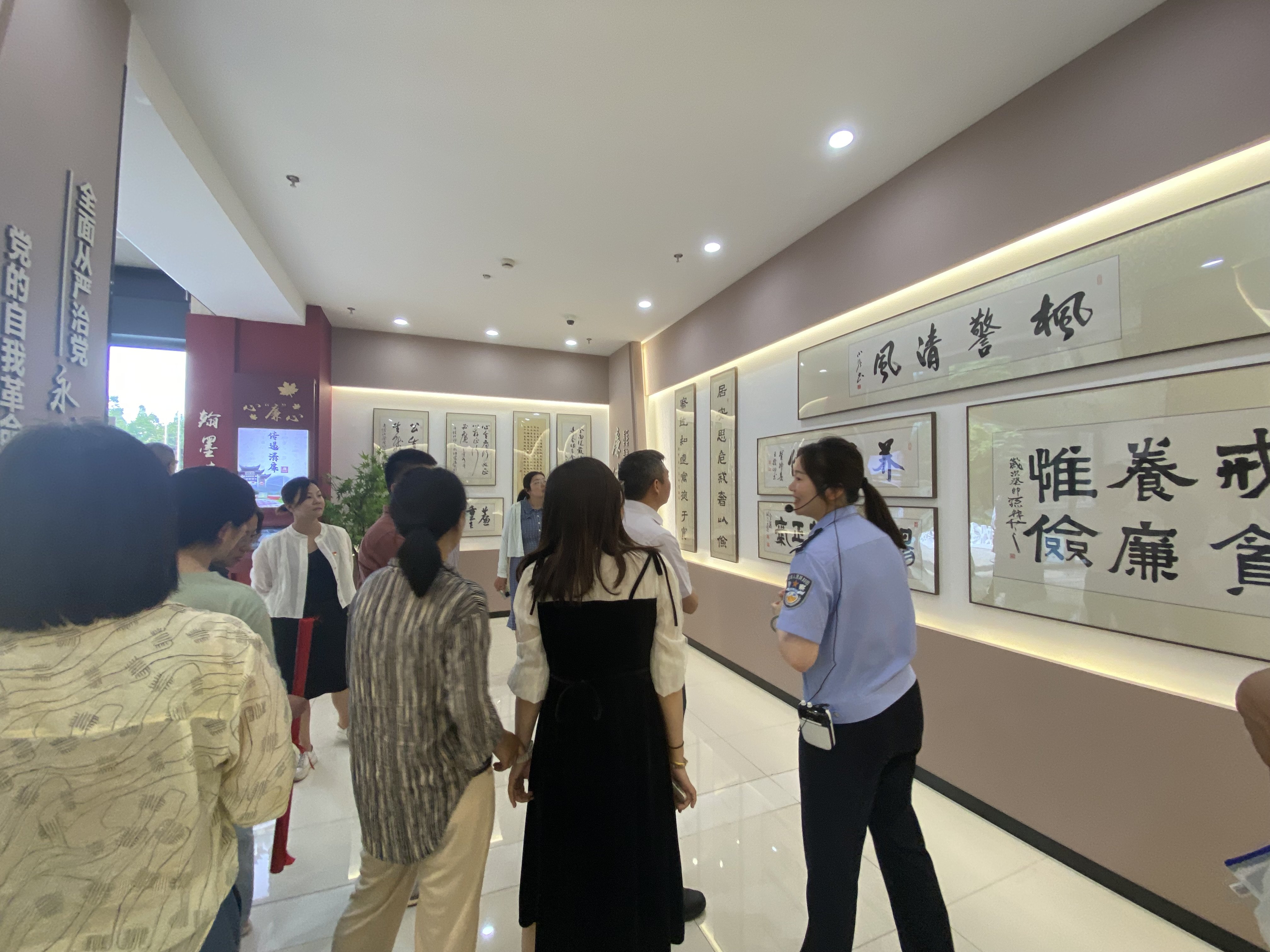 参观廉政教育基地 筑牢廉洁自律防线_html_16121692.jpg