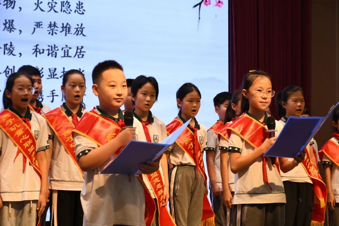 为保障学生们的生命安全_html_a017c54.jpg