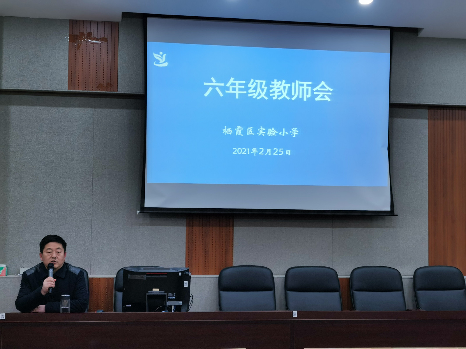 何校长.jpg