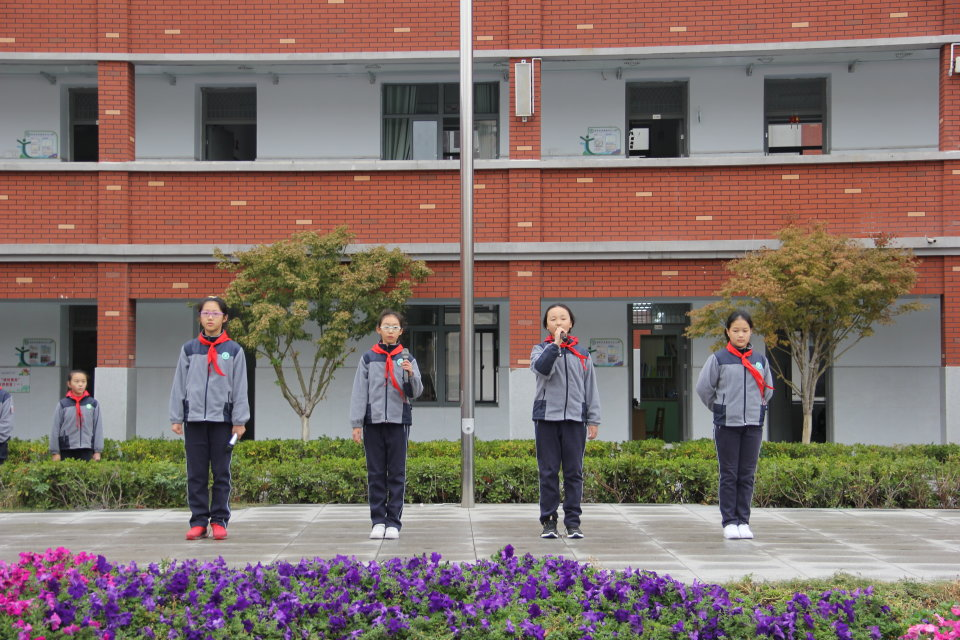 五6升旗仪式报道_html_629b3b55.png