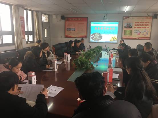（安全第一）营防中学召开新学期膳食委员会成员会议