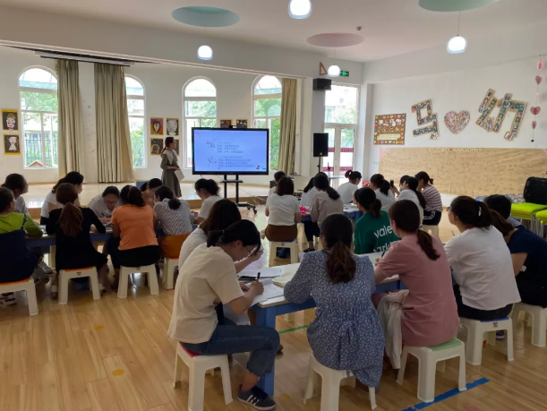 （乐动马幼）终身学习，与幼儿共成长——记马群幼儿园《指南》专项学习