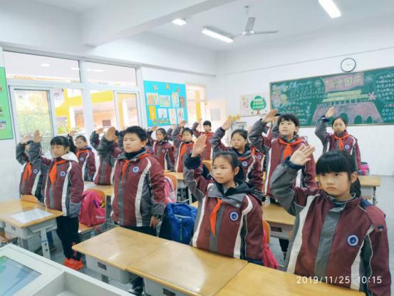 四（3）升旗仪式新闻稿_html_m71ca2cb9.jpg