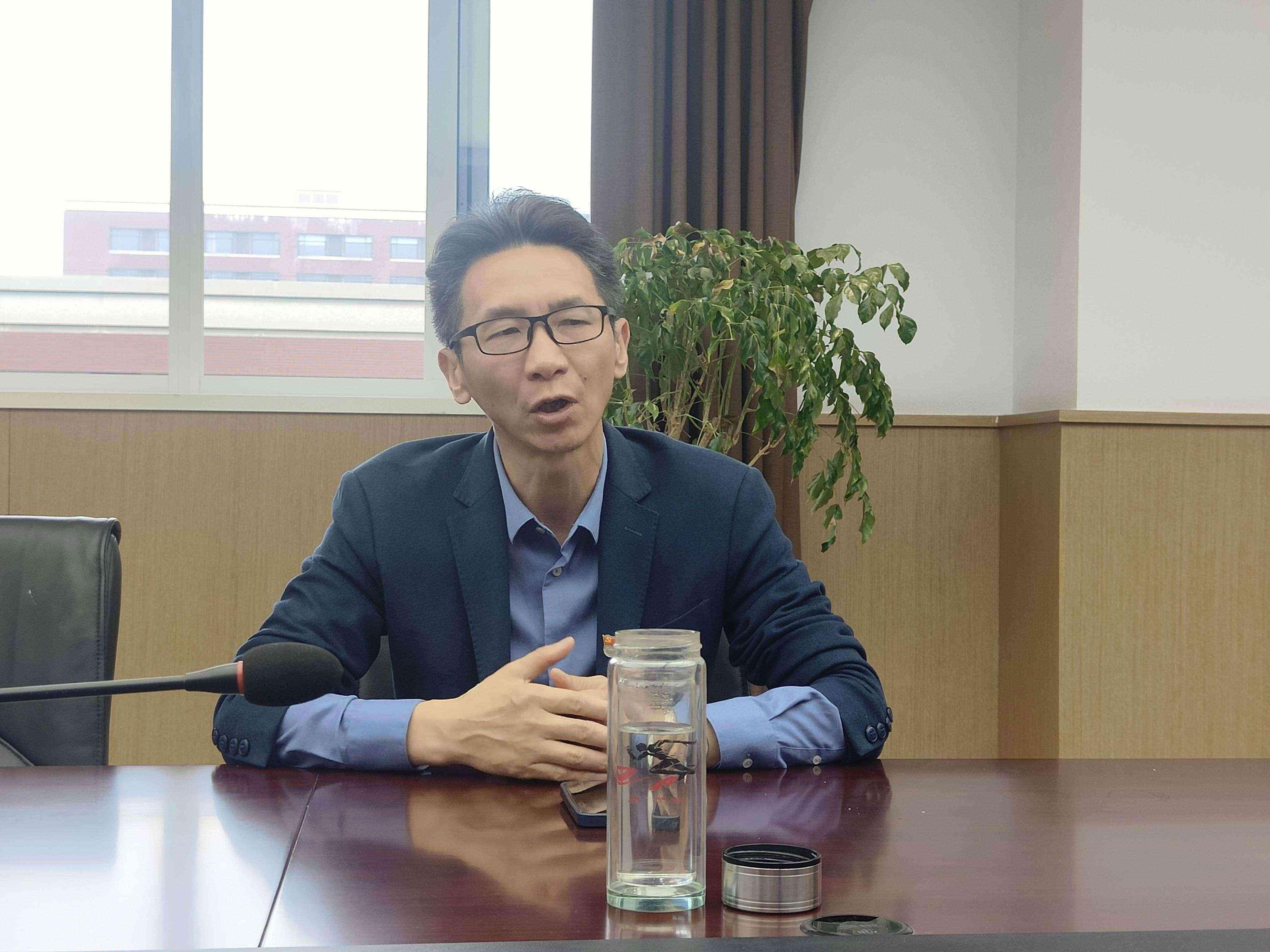 退休仪式新闻稿_html_m5452dd16.jpg