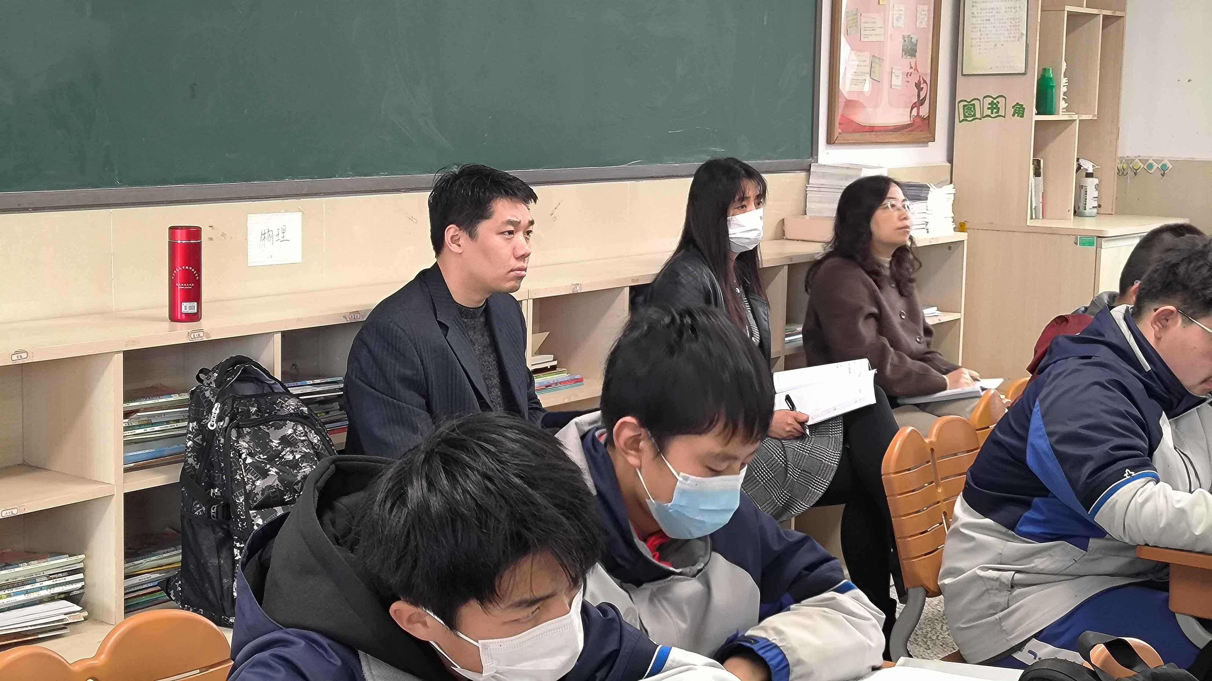 【臻美金龙】教学视导赋新能 把脉课堂助提升——区教师发展中心来我校视导_html_845bd76.jpg