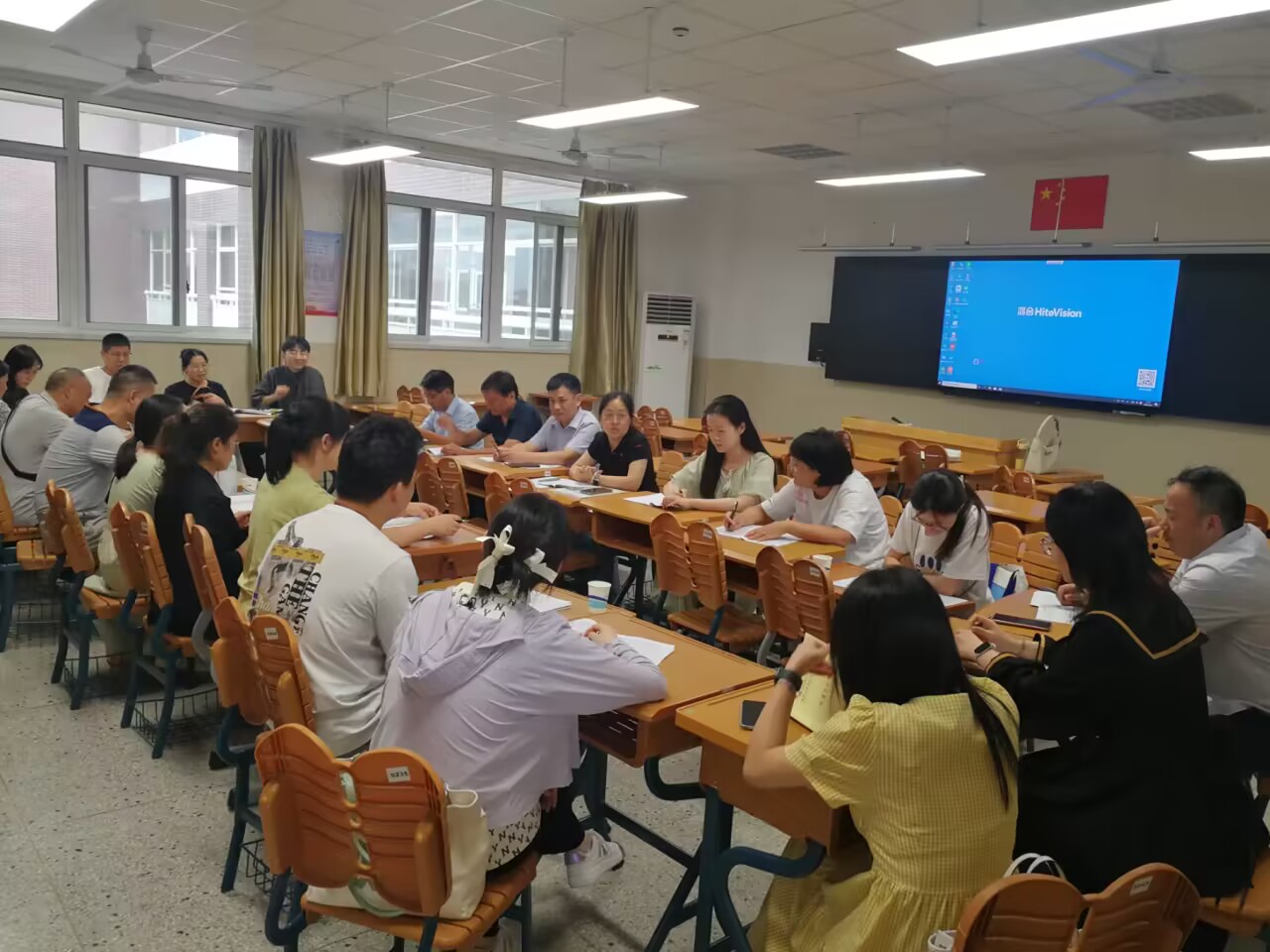 数学教研活动新闻稿_html_m66418867.jpg