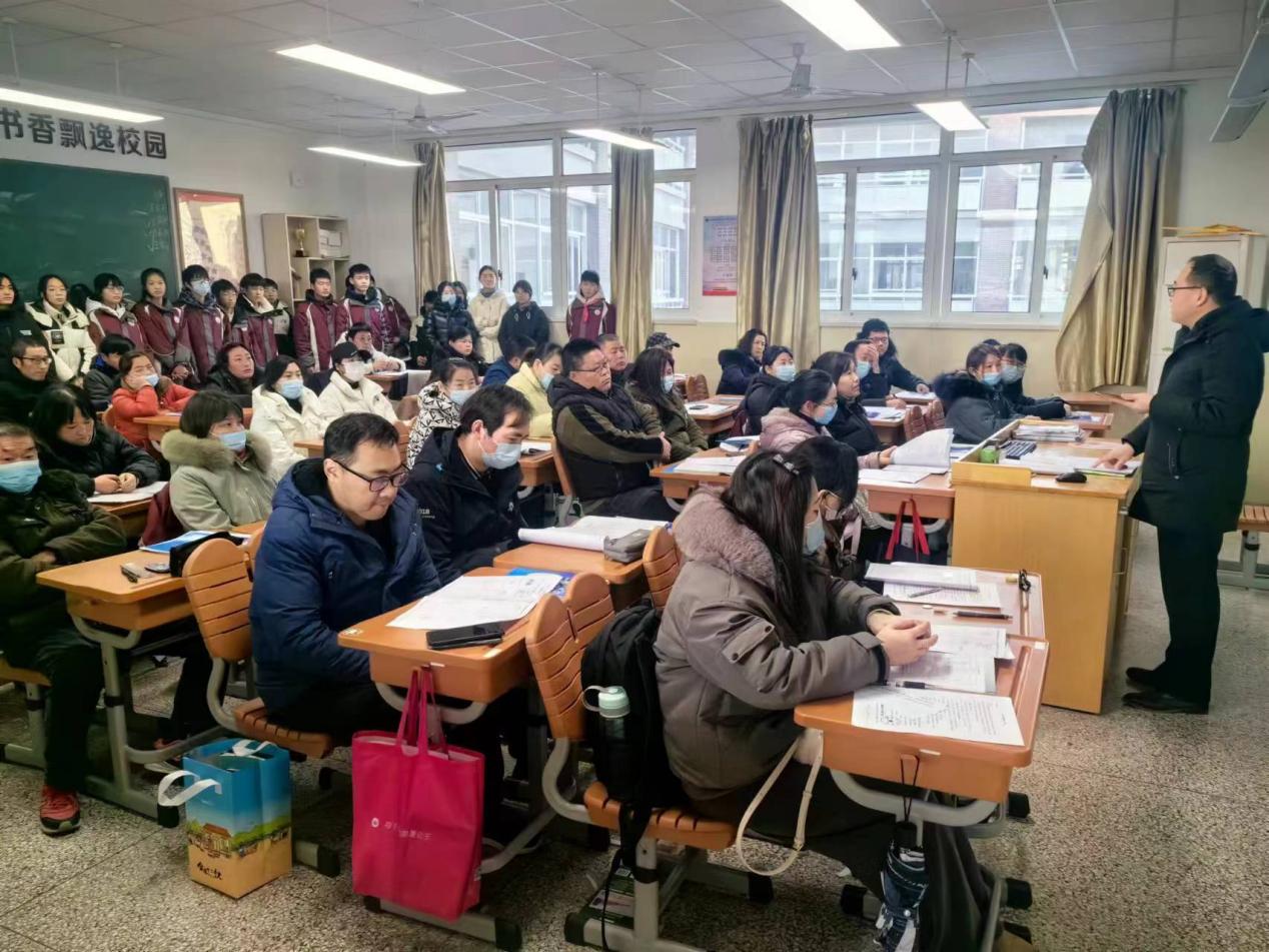 我校召开寒假前家长学校培训会 新闻稿_html_m6e107740.jpg