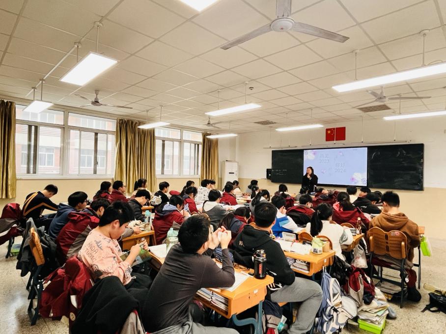 12月团体辅导新闻稿_html_m100ff0c8.jpg