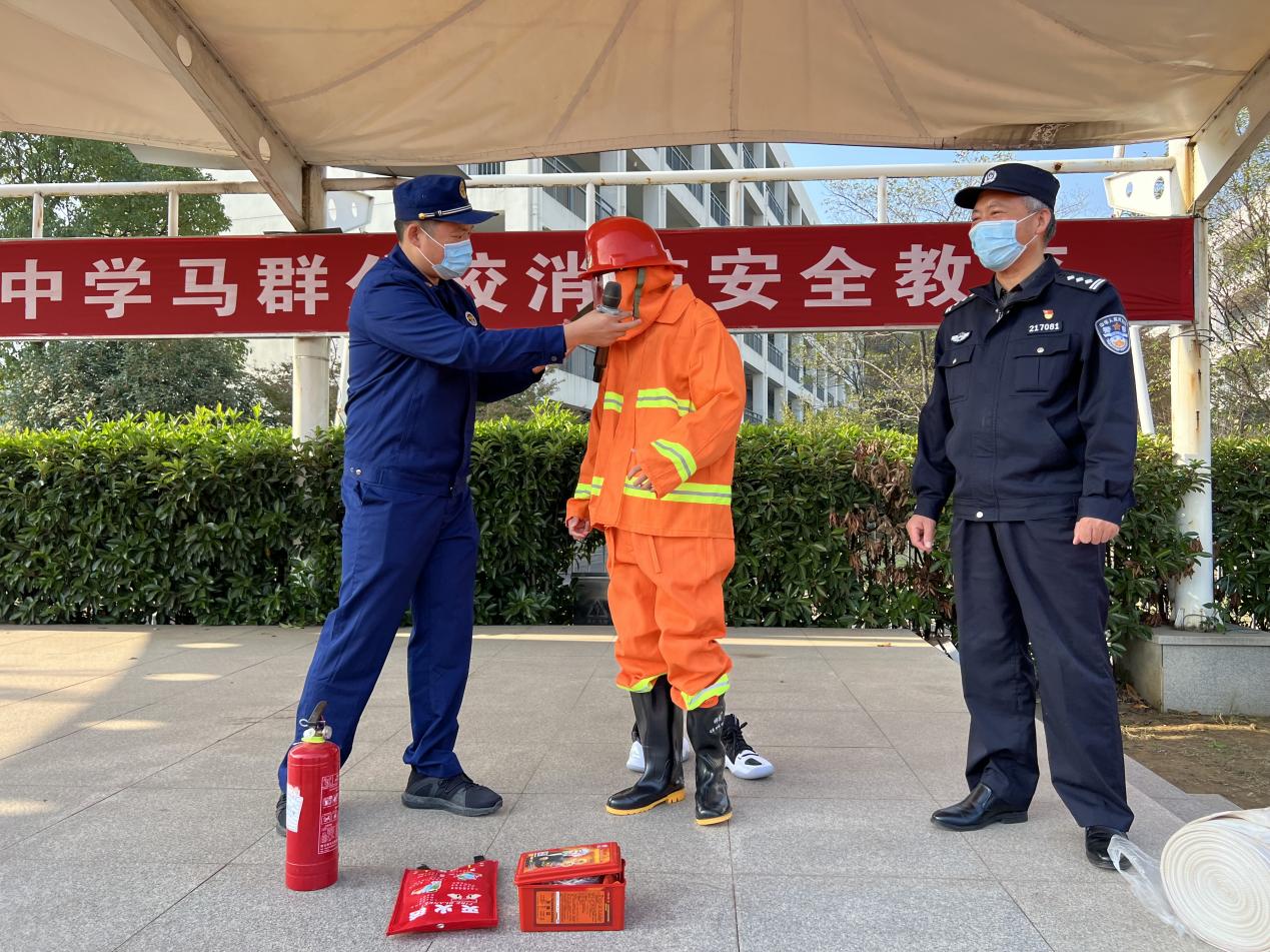 安全第一消防演练_html_m1e90d21a.jpg