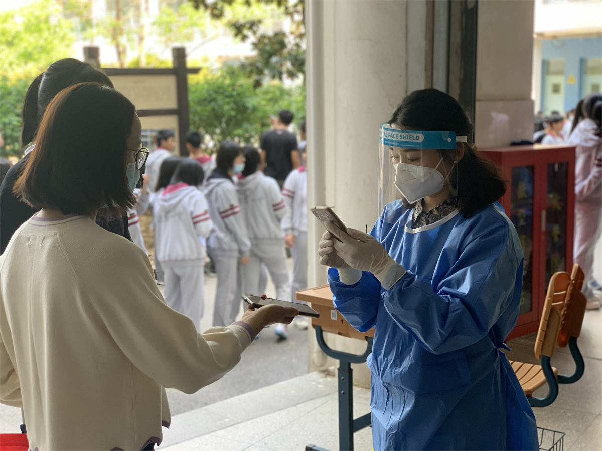 2022.5.3核酸检测筑防线，志愿活动显担当_html_537dc57.jpg