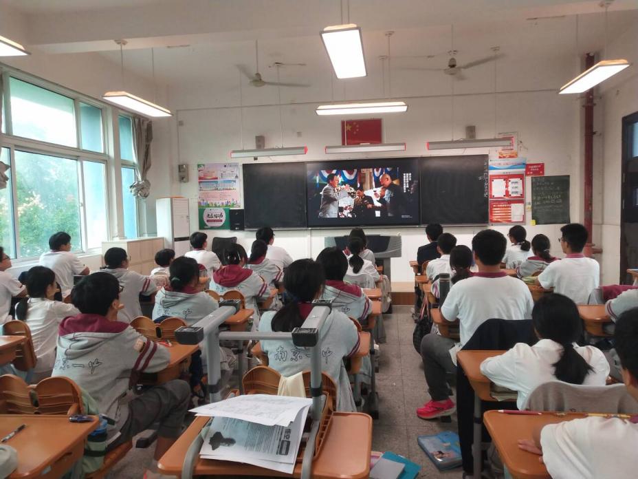一中思益国庆主题活动新闻稿_html_m599f2129.jpg