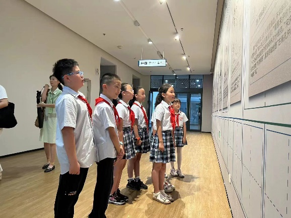 （八）忆先辈往昔 立少年志向_html_6403d91.jpg