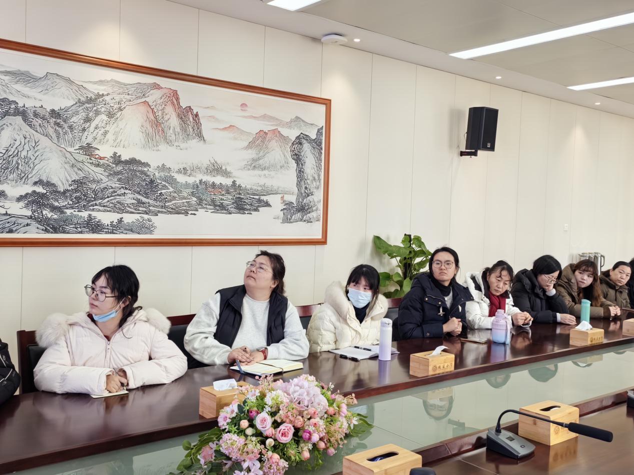 20250116凝聚力量   共促发展——教职工代表大会_html_m40fab05d.jpg