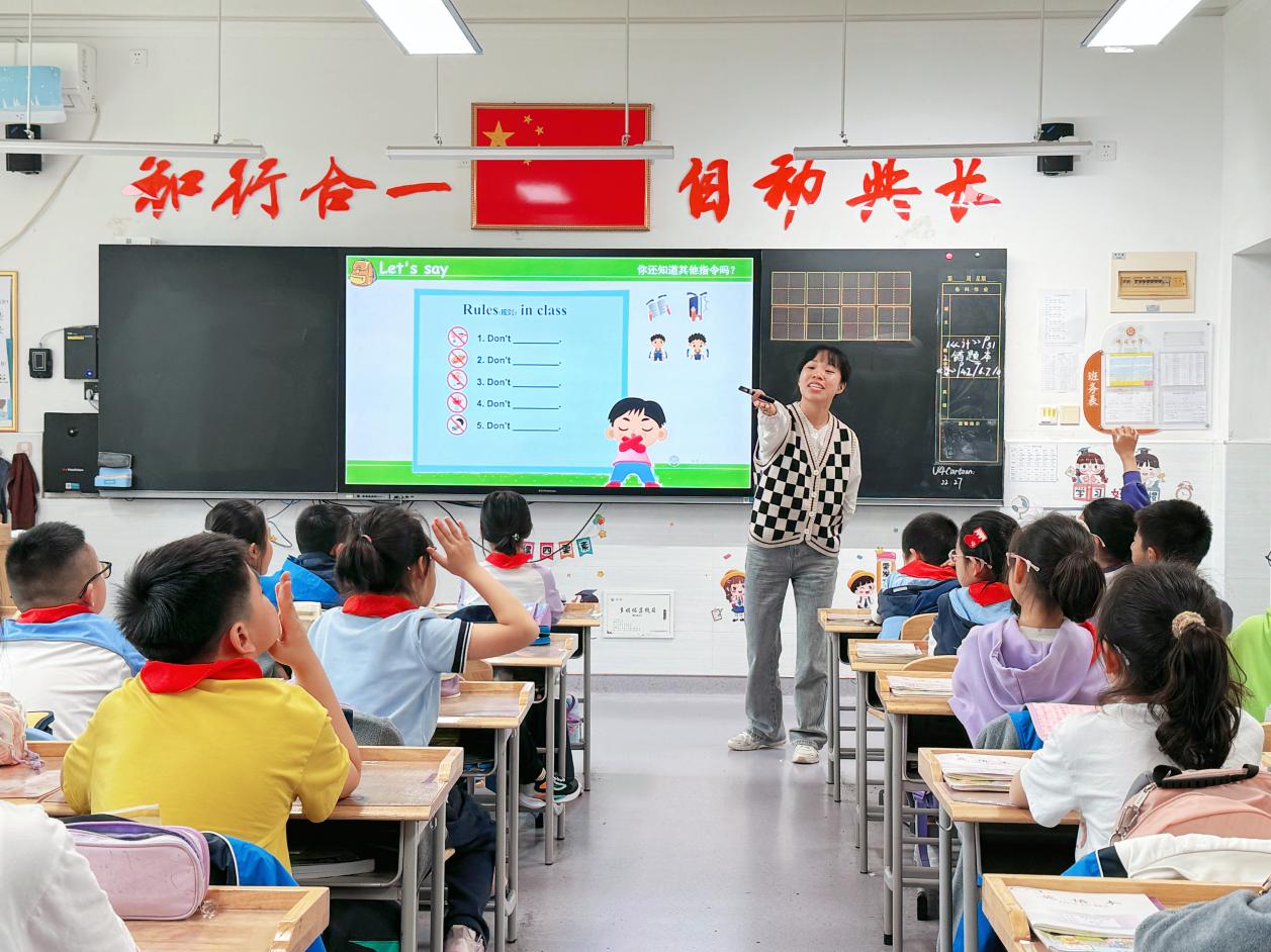 【知行晓庄】【金陵好课堂·专题研讨】蹲点教研促成长 把脉课堂提质量——区小学英语教研员陈红老师深入晓庄小学调研指导